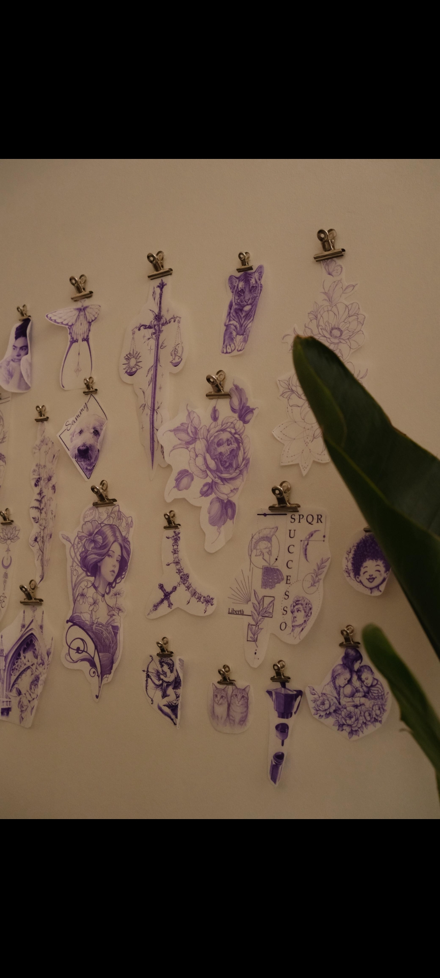 Florale und ornamentale Tattoo-Vorlagen auf Pergament